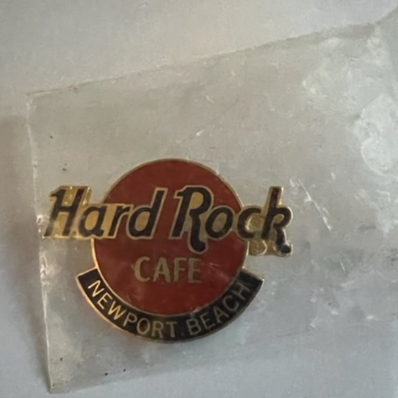 Hard Rock Cafe Newport Beach Logo Collectors Pin - Picture 1 of 2